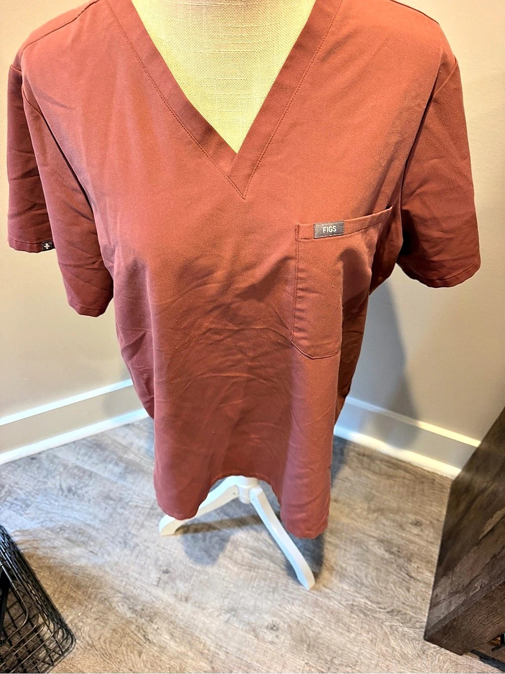 FIGS Technical Collection Short Sleeve Scrub Top in Brown XL Like New